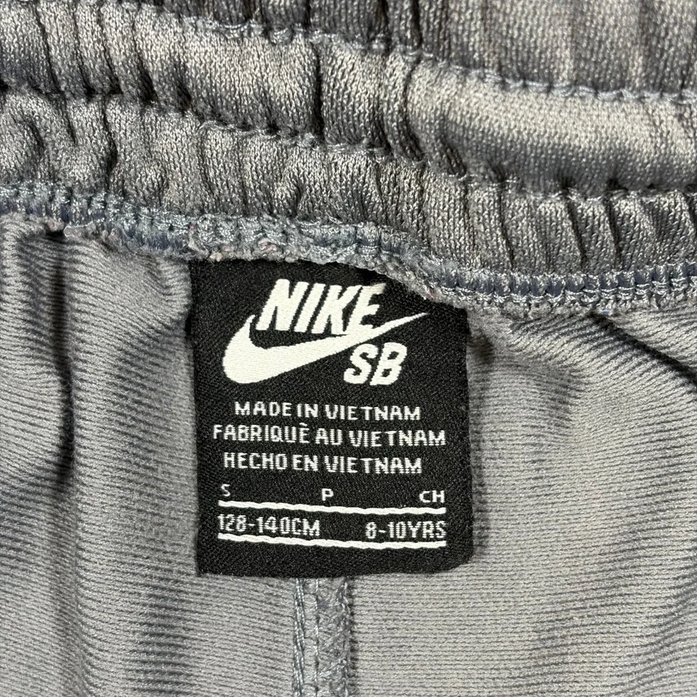 Nike SB Shorts Boys Small Gray Logo Athletic Skateboarding